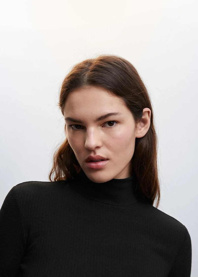 Ribbed long-sleeved t-shirt