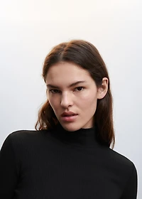 Ribbed long-sleeved t-shirt