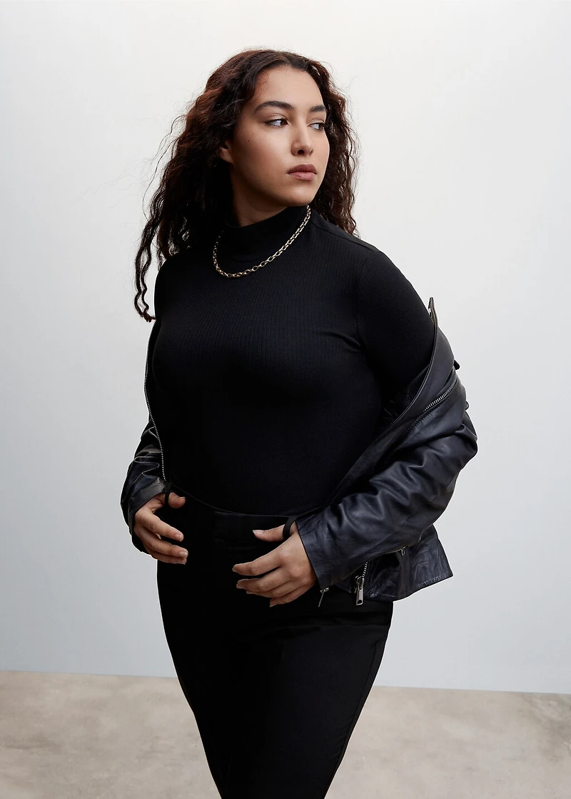 Ribbed long-sleeved t-shirt