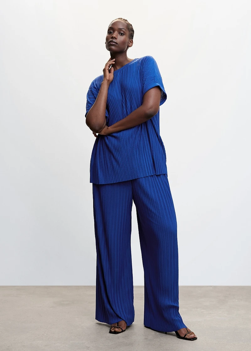 Short-sleeved pleated t-shirt