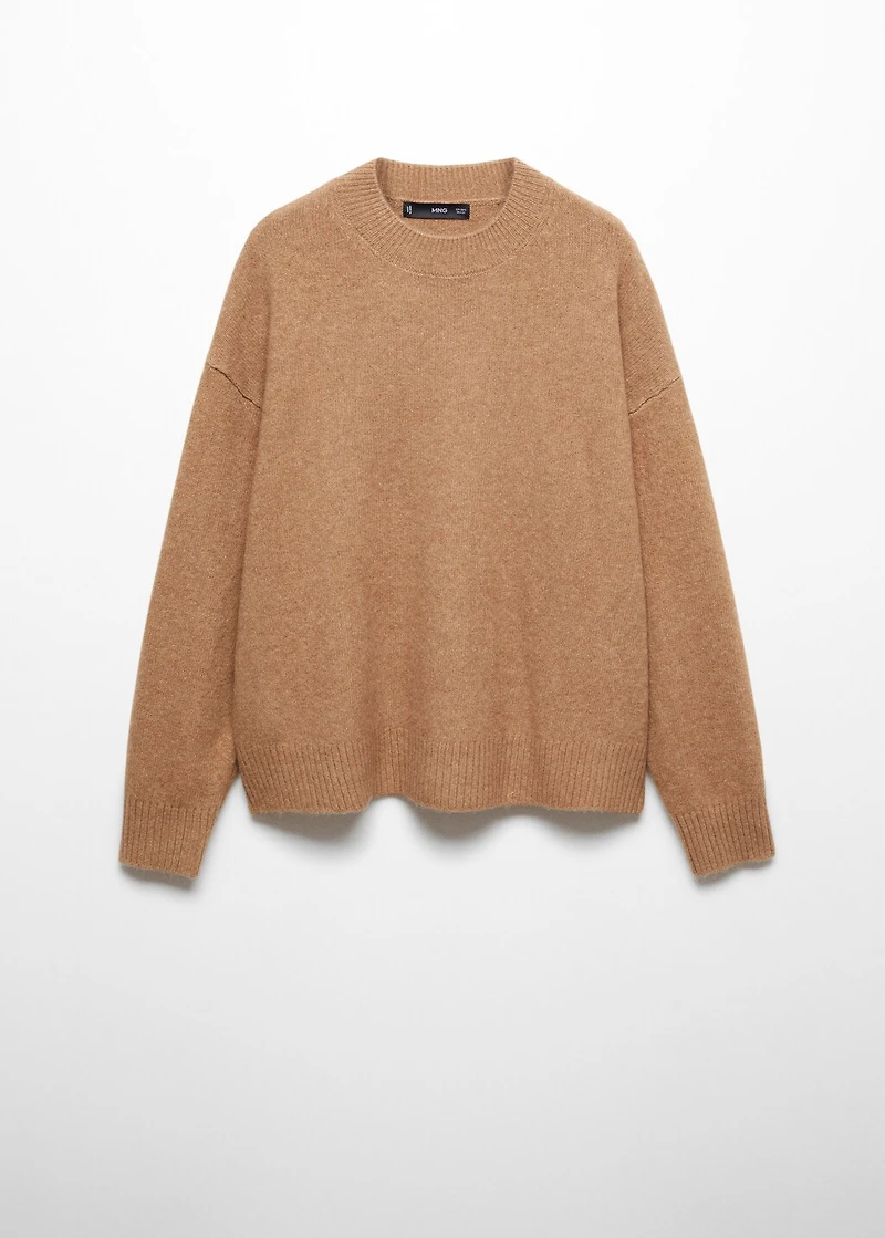 Round-neck knitted sweater