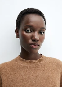 Round-neck knitted sweater