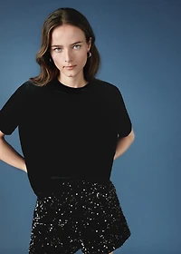 T-shirt with velvet shoulder pads