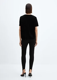 T-shirt with velvet shoulder pads