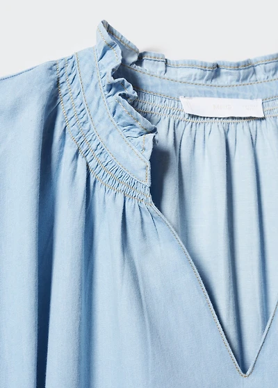 Puffed-sleeved dress will frills