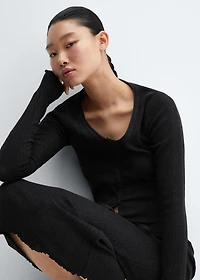 Knitted t-shirt with button