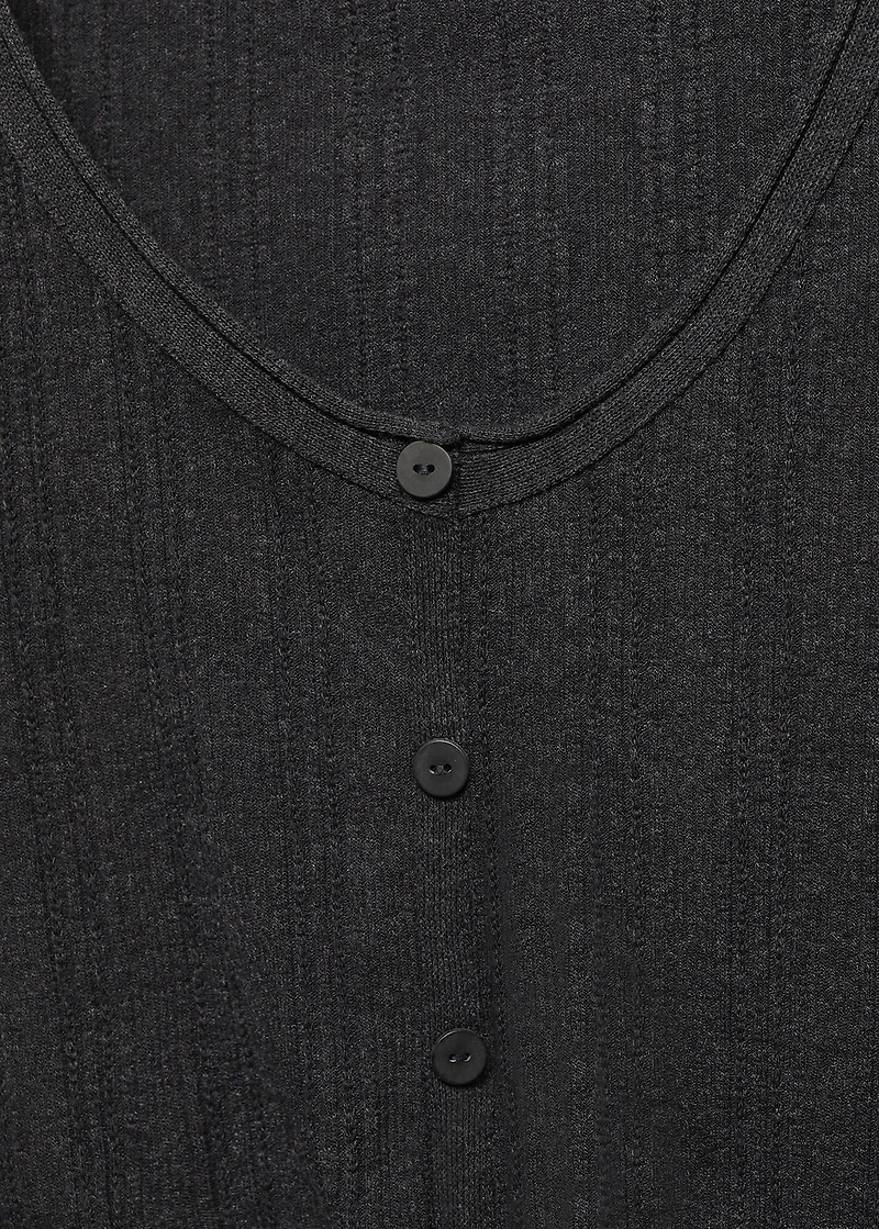 Knitted t-shirt with button