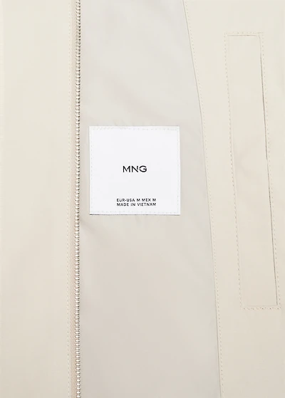 Hooded zip-up jacket