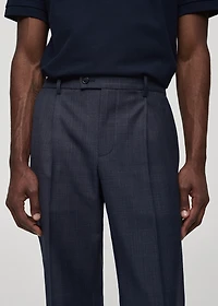 Cold wool pants with pleat detail