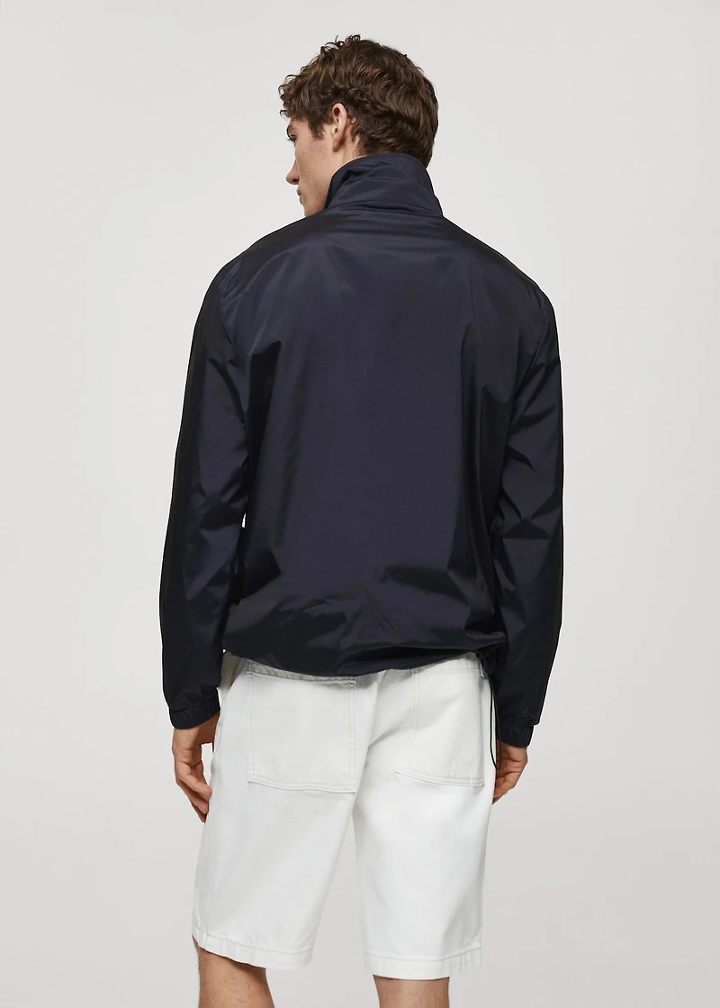 Water-repellent jacket with zip