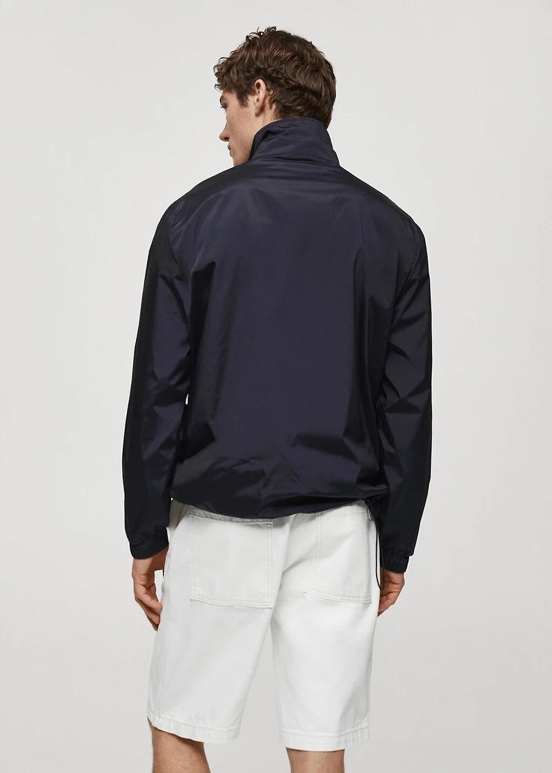 Water-repellent jacket with zip