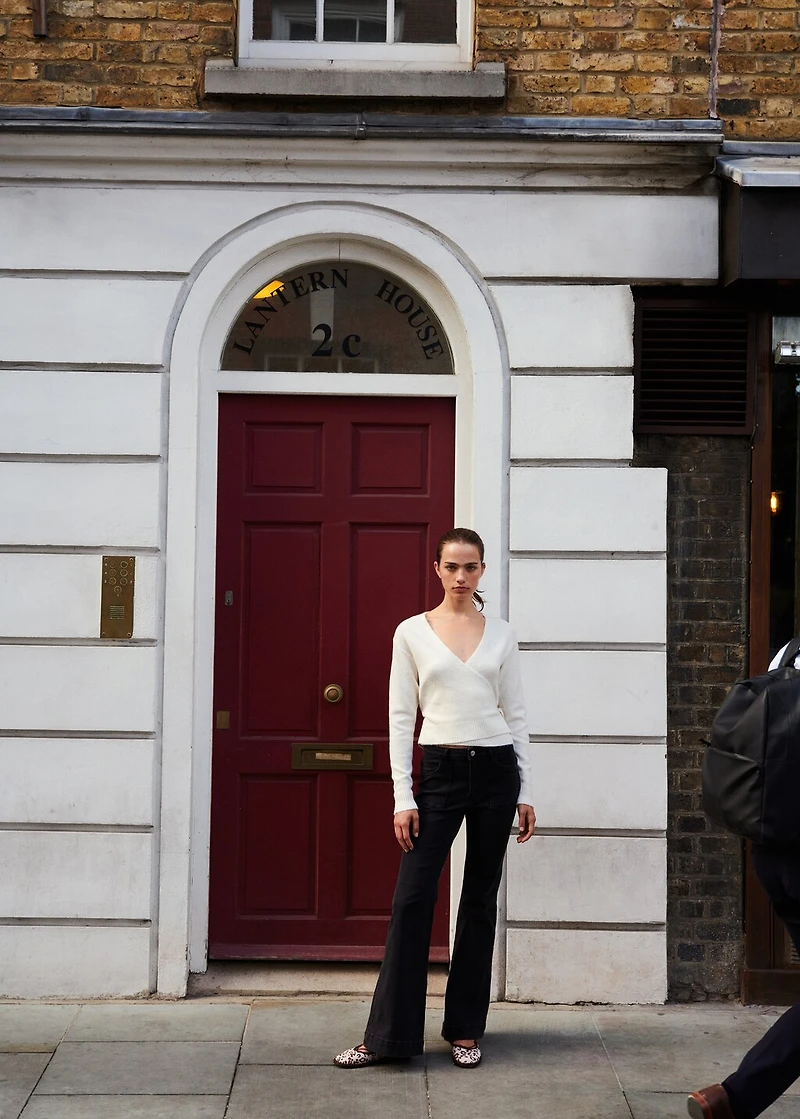 Flared jeans with pocket