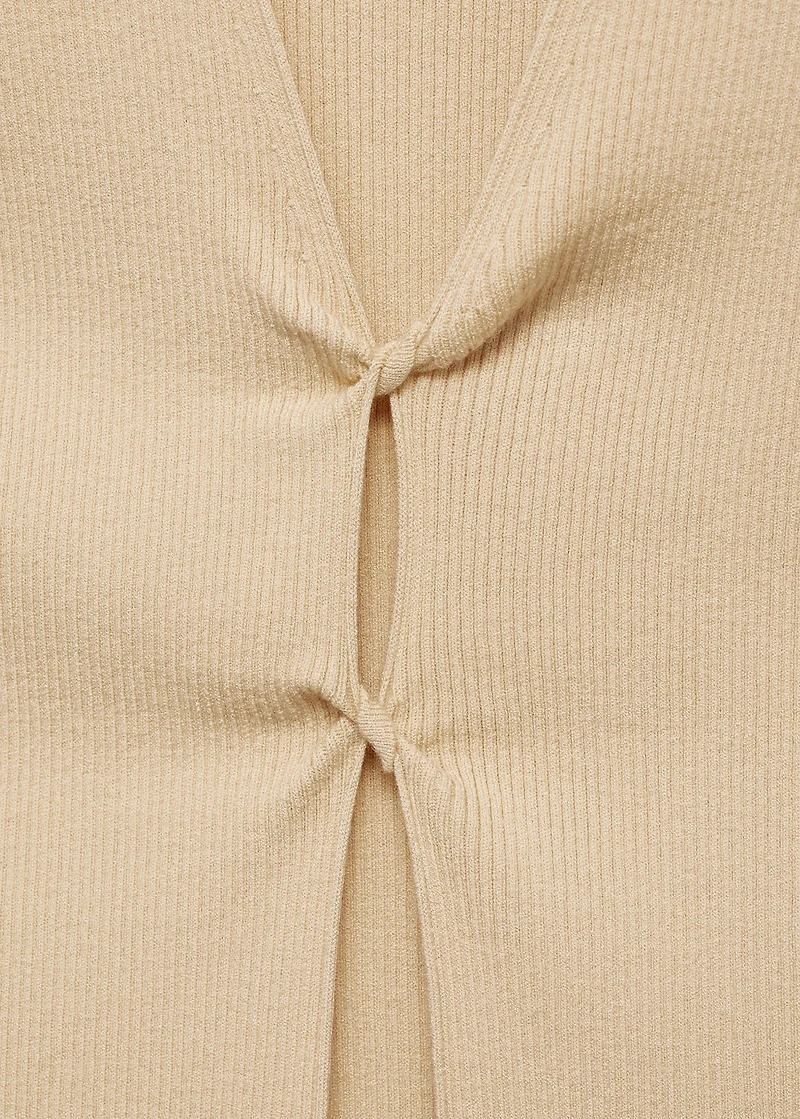 Cut-out detail top