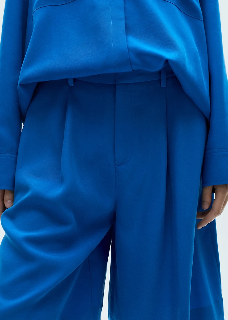 Lyocell pleated bermuda shorts