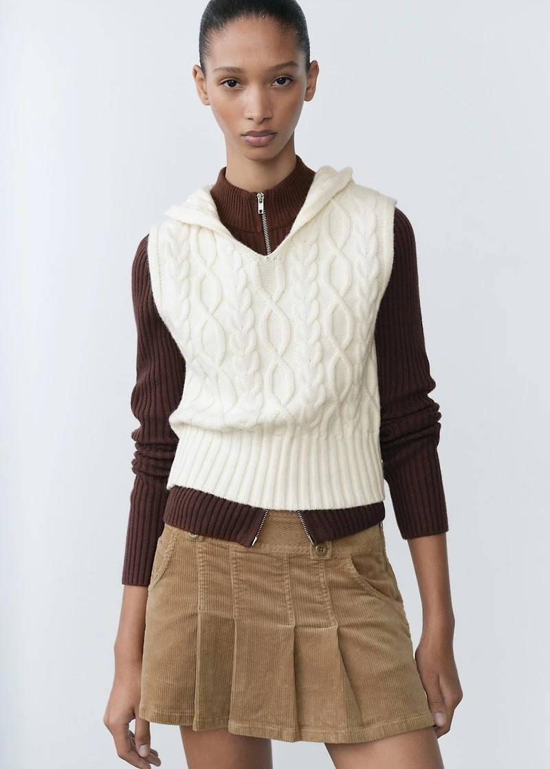 Cable-knit vest with hood