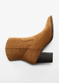 Heel suede ankle boot