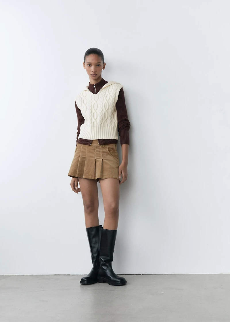 Cable-knit vest with hood