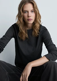 Thin round-neck t-shirt