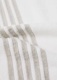 Bath towel with contrasting trim