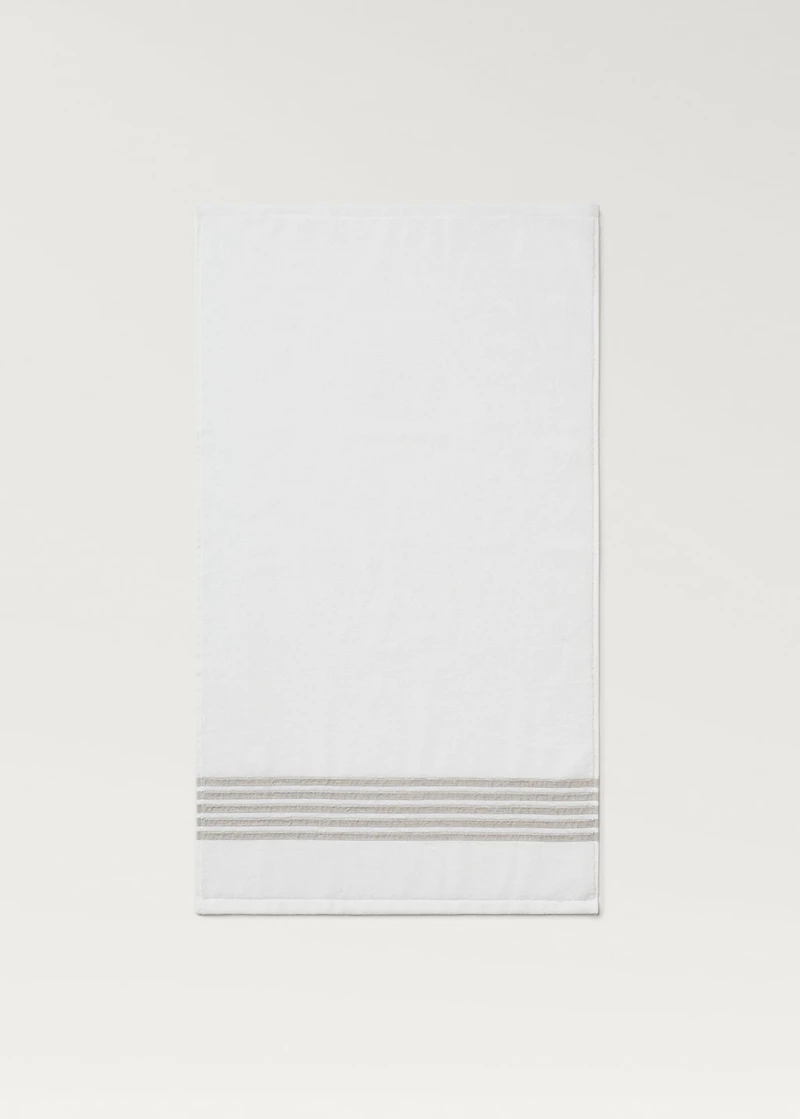 Bath towel with contrasting trim