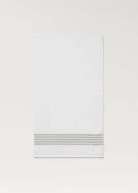 Bath towel with contrasting trim