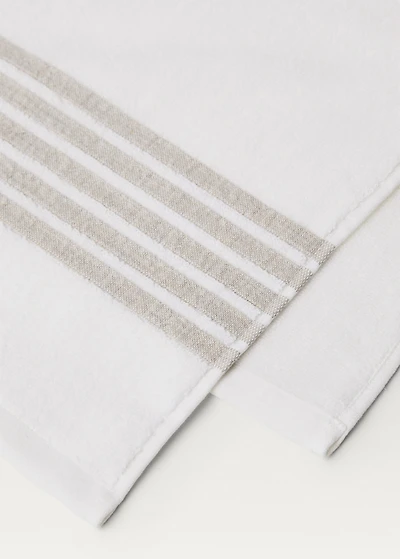 Linen bath towel with contrasting trim