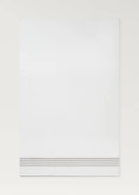 Linen bath towel with contrasting trim