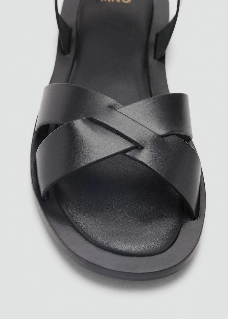 Leather sandals with buckle strap