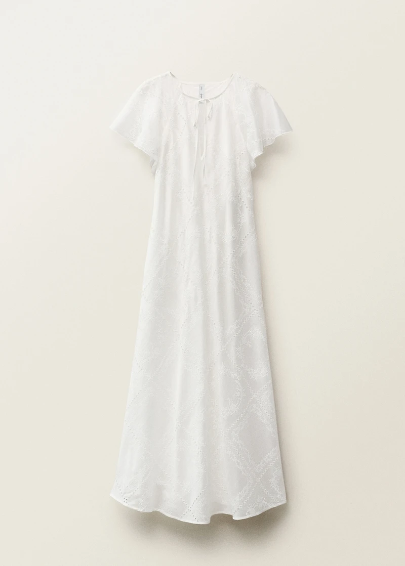 Embroidered dress with lace details