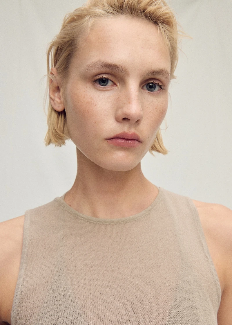 Contrasting knit top