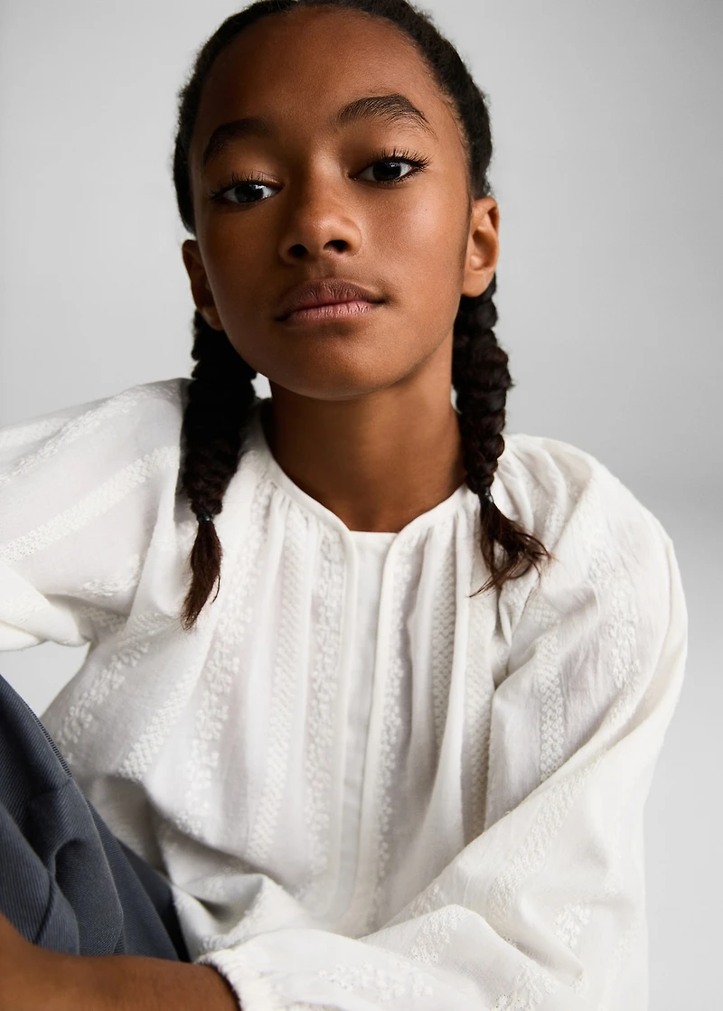 Fluid blouse with embroidered details