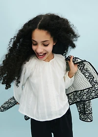 Fluid blouse with embroidered details