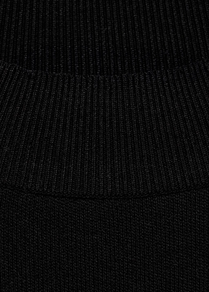 Short-sleeved fine-knit sweater