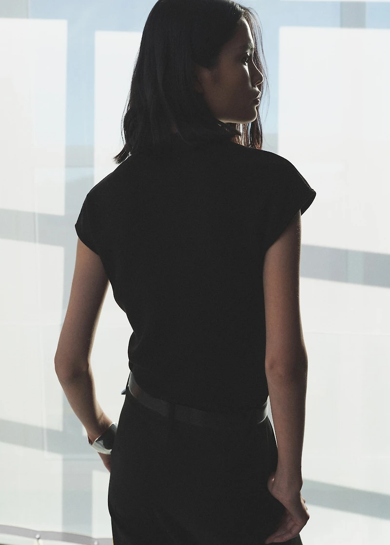 Short-sleeved fine-knit sweater