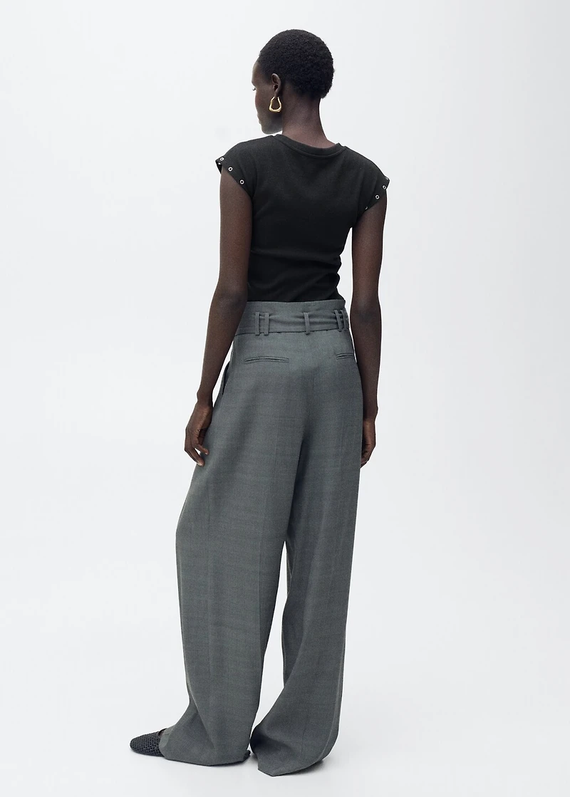 Ribbed t-shirt with die-cut trim