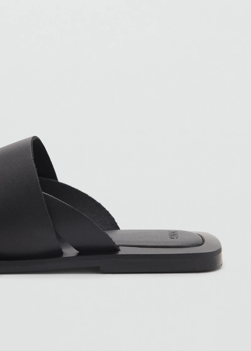 Leather straps sandals