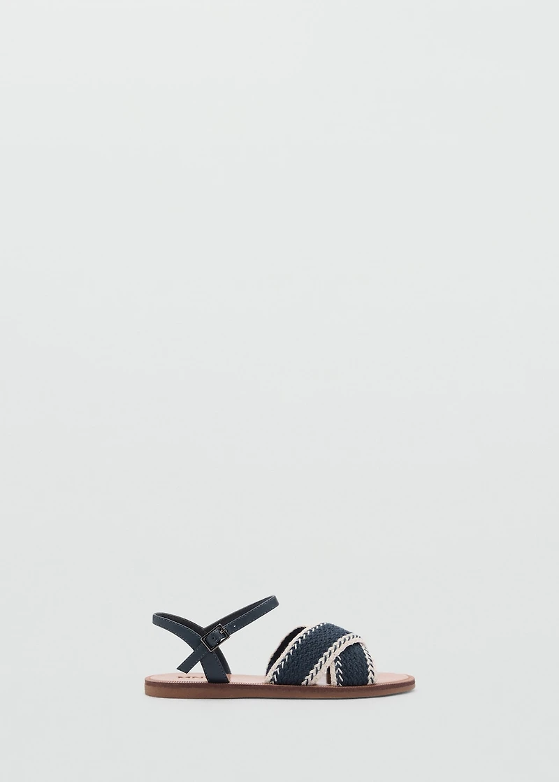 Criss-cross straps sandals