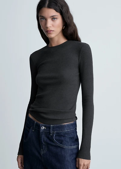 Ribbed long-sleeved t-shirt