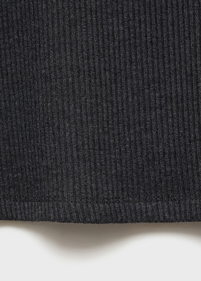 Ribbed long-sleeved t-shirt