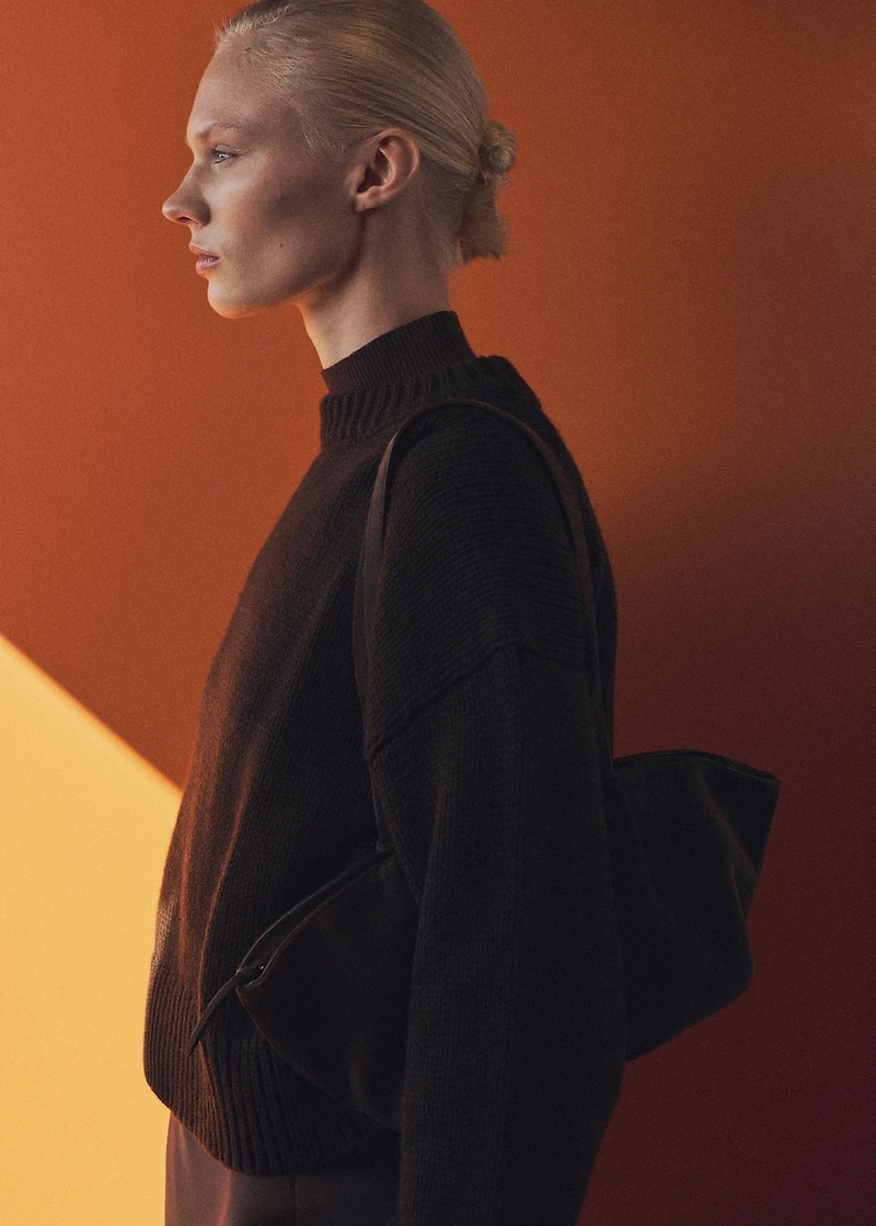 Chunky-knit sweater with ribbed trims