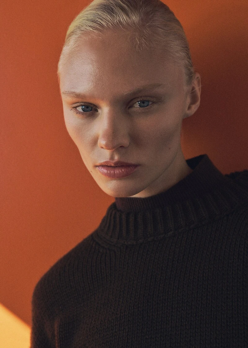 Chunky-knit sweater with ribbed trims