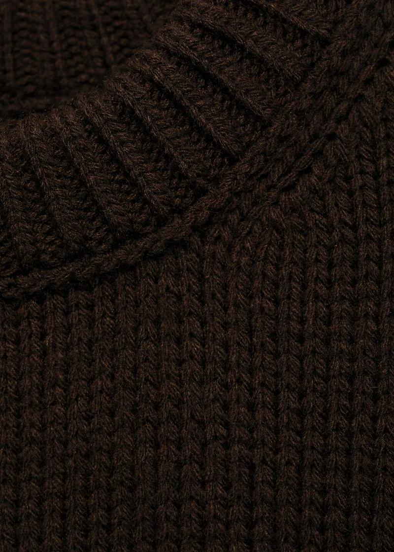 Chunky-knit sweater with ribbed trims