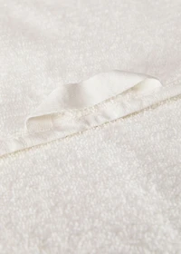 Stripe-embossed bath towel with fringes