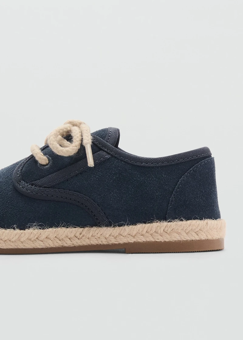 Lace-up leather shoes