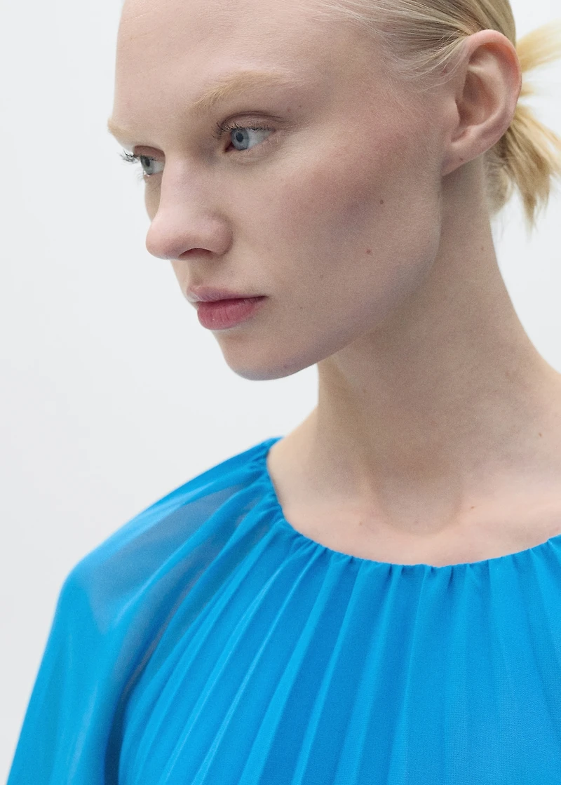 Flared-sleeve pleated dress