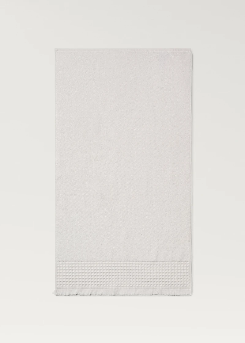 Washbasin towel with waffle trim and fringe