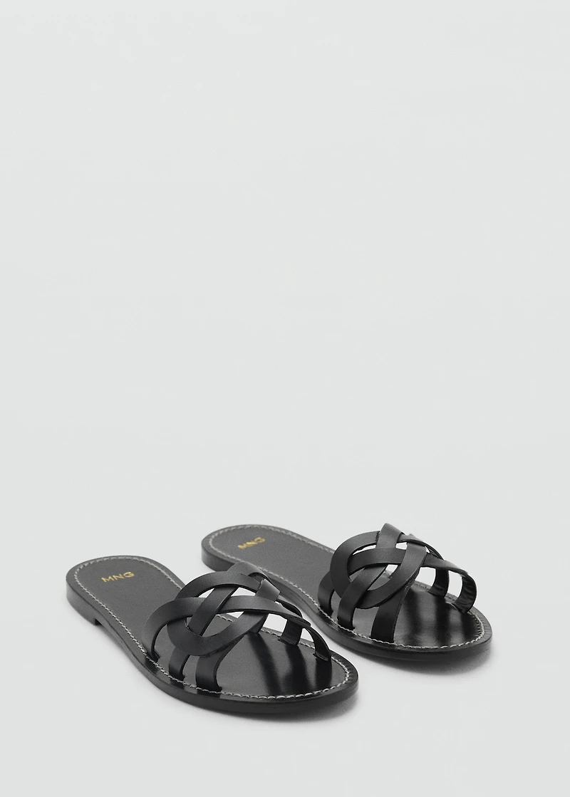 Leather sandals with intertwined strap