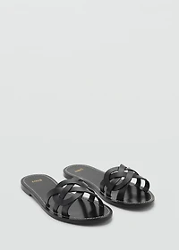 Leather sandals with intertwined strap