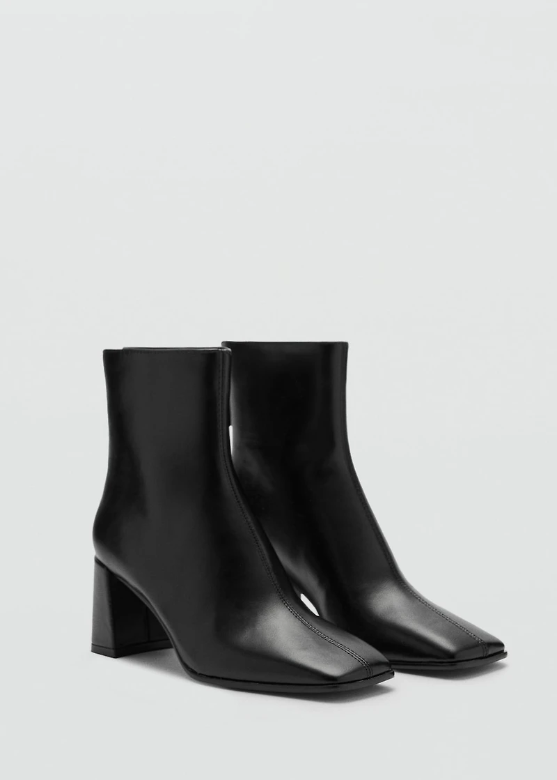 Block ankle boots with square toe