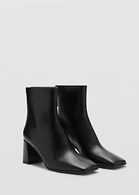 Block ankle boots with square toe